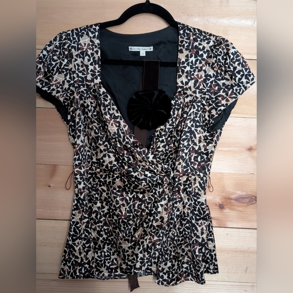 Nanette Lepore Tops - Nanette Lepore Black and Cream Floral Blouse With Flower Belt